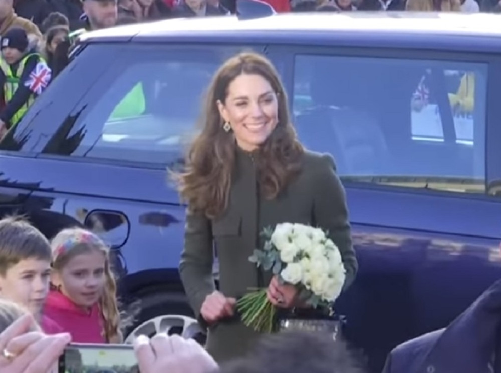 Kejt Midlton prošetala kreaciju koju danas ima svaka druga Srpkinja: Cena prava sitnica (FOTO)