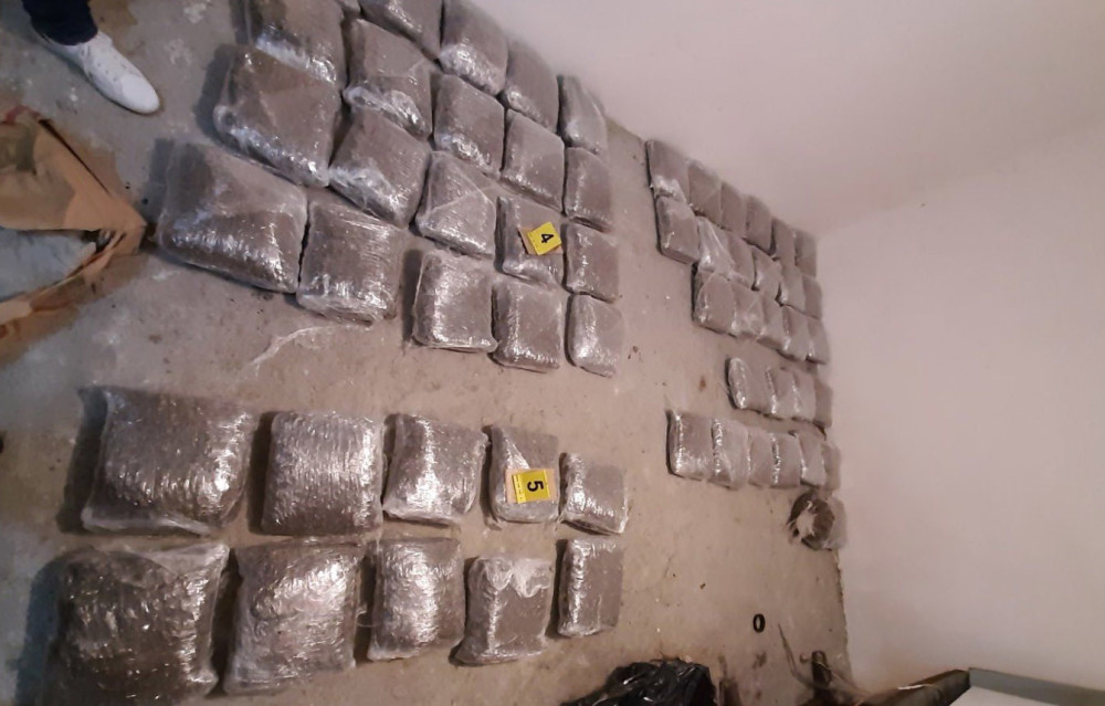 Pored municije i nelegalnog pištolja beogradska policija pronašla neverovatnu količinu droge!