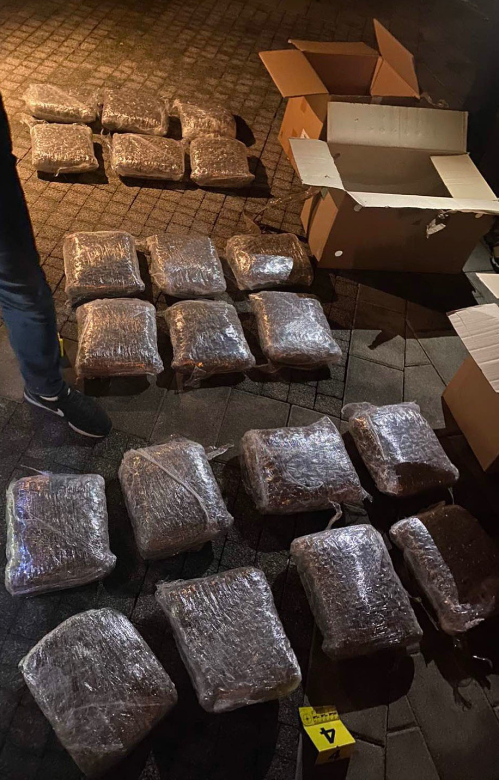 Kod maloletnog mladića pronađena veća količna nedozvoljene supstance!