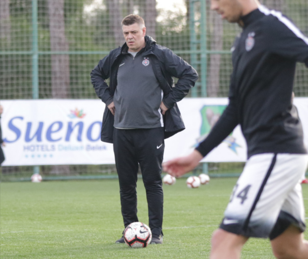 Milošević uvodi red među crno-bele, otkrivene kazne za kašnjenje, mobilne telefone, itd (FOTO)