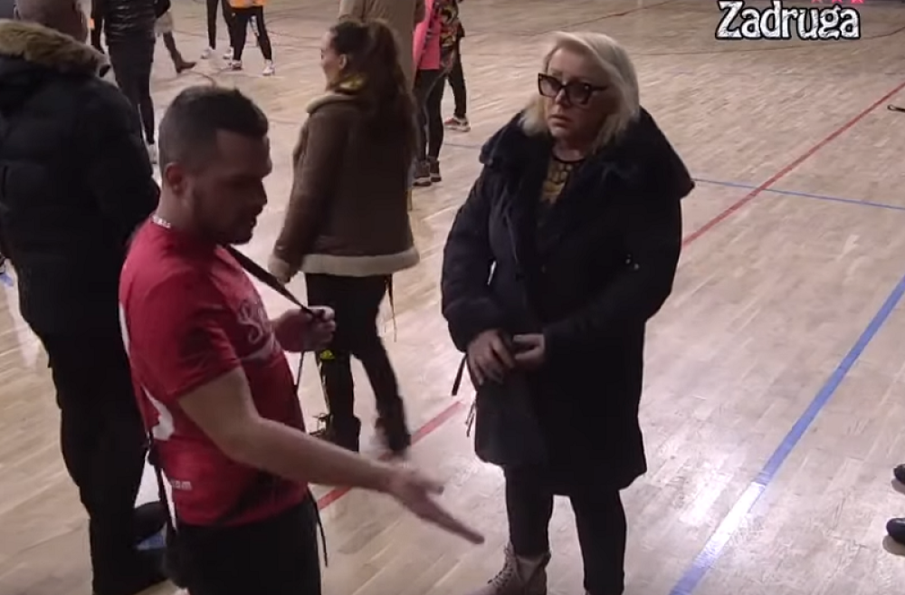 Žestoka rasprava Zorice i Krunićeve, Bane odmah skočio: "Kaži već jednom šta znaš o njoj!" Svi se okupili da čuju! (VIDEO)