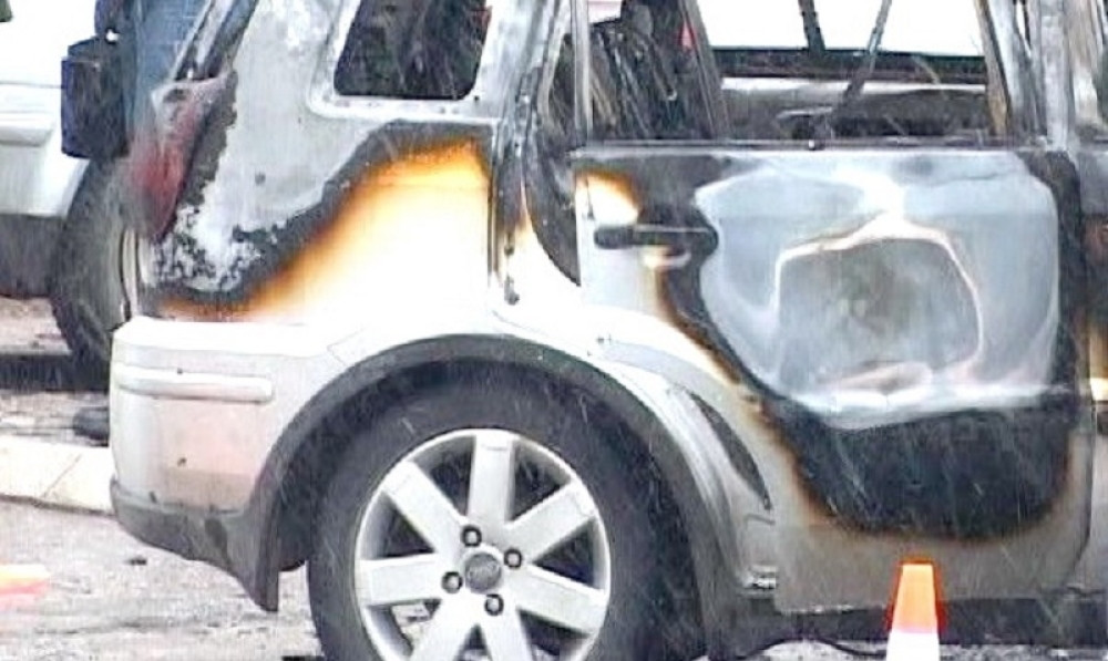 Poznatom advokatu zapaljen automobil (FOTO)