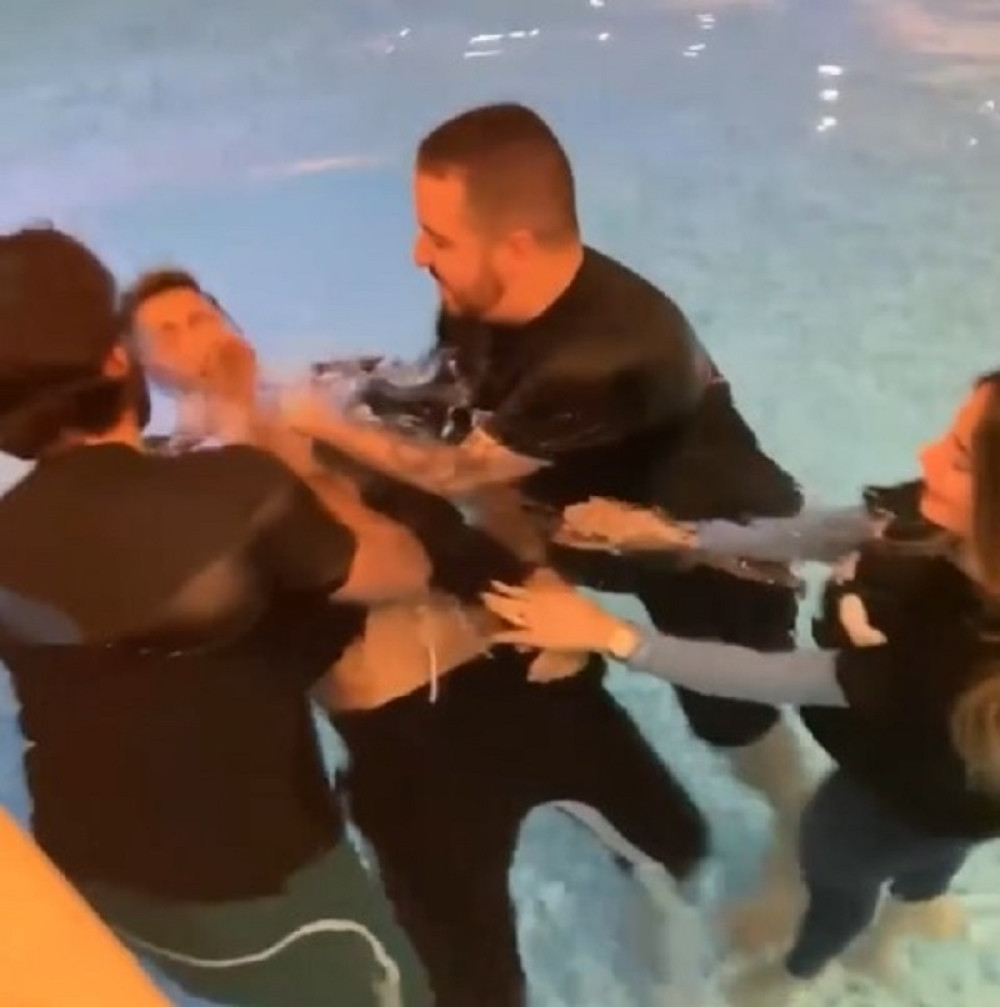 Zvezda Liverpula se krstila u bazenu svoje kuće! (FOTO/VIDEO)