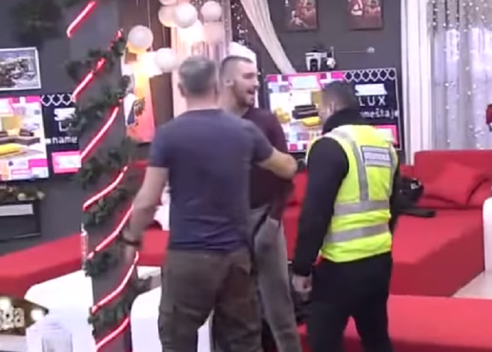 Mina flertovala sa drugim, a kada je to saznao Mensur nastao haos u Zadruzi! (VIDEO)