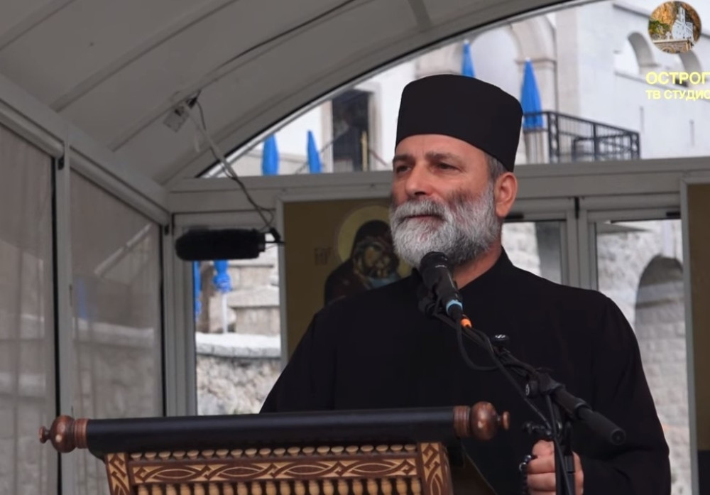 Sveštenik ledenog pogleda najjači čovek u Crnoj Gori!