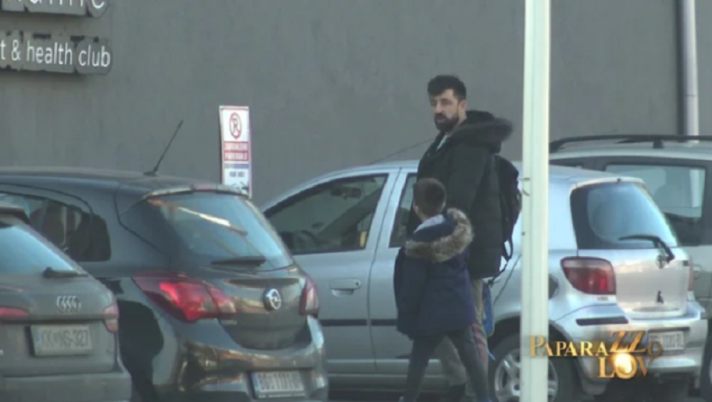 Evo kako Ognjen Amidžić provodi slobodno vreme: Voditelj sa suprugom i sinom u izlazku (VIDEO)