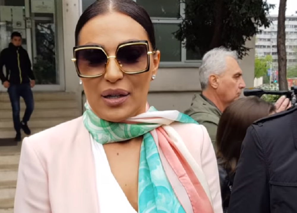 Ceca se danas pojavila u zgradi suda, a na sebi je nosila detalj vredan 15.000 evra! (FOTO)