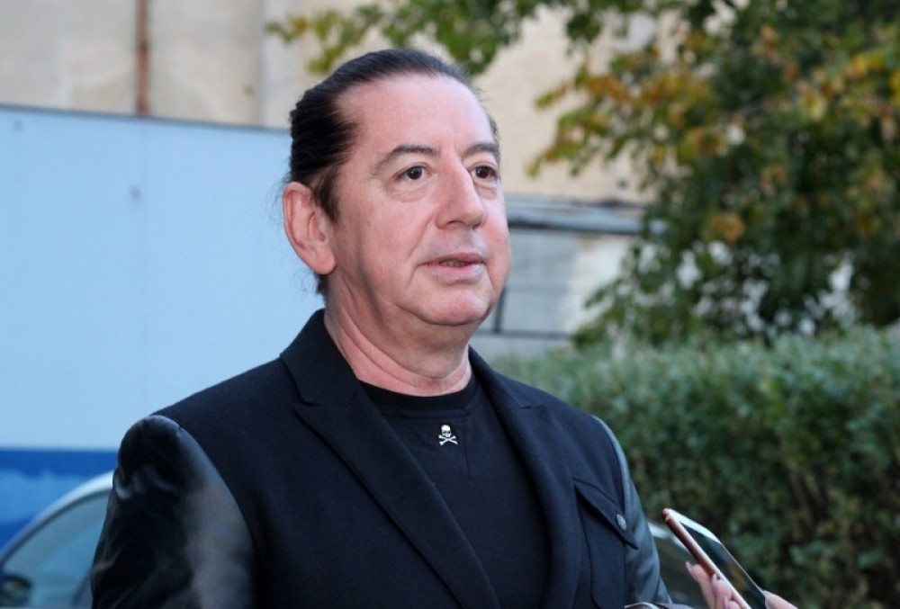 Žene odlepile na Jašarov biceps i telo utegnuto u usku majicu! (ŠOK FOTO)