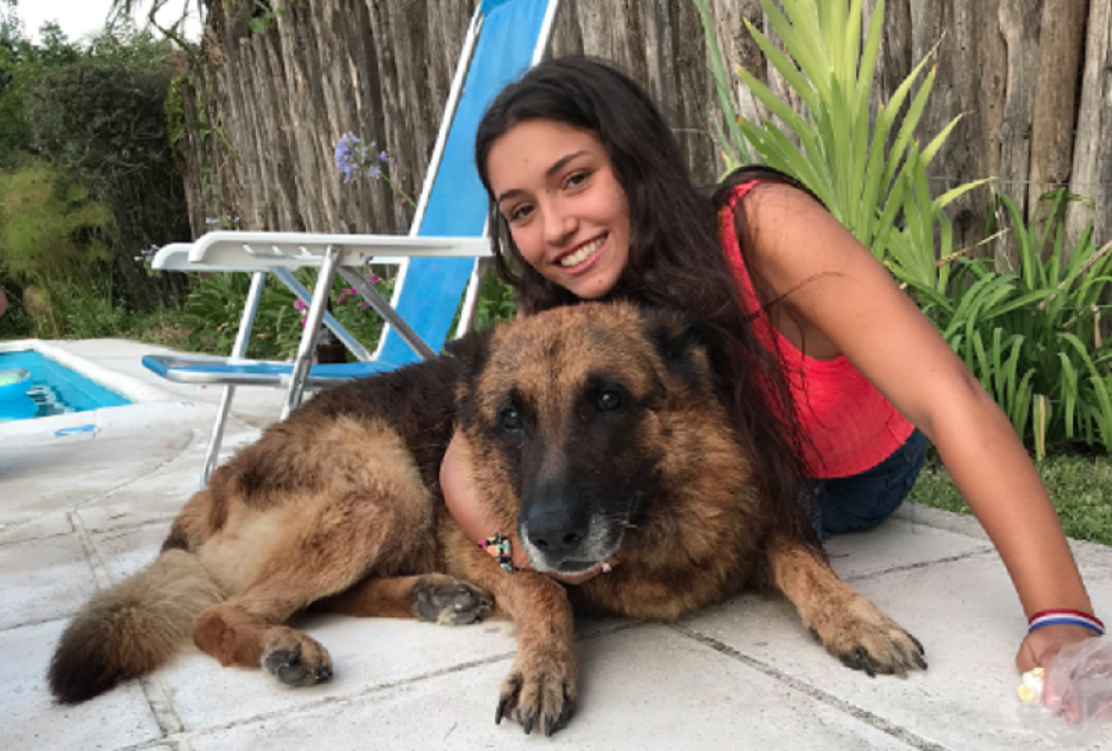 Devojka se fotkala sa psom koji ju je iz čista mira unakazio (FOTO)