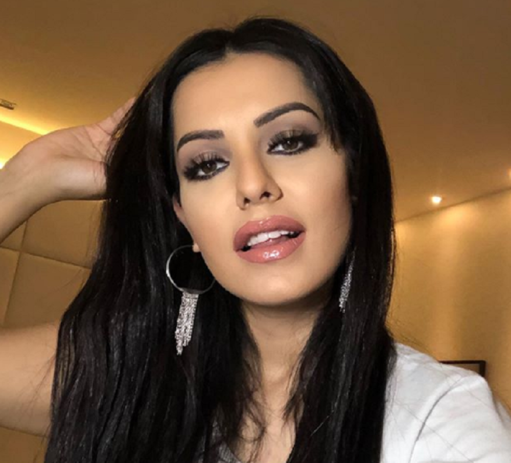 Tanja Savic pokazala lice bez trunke šminke: Pevačica totalno drugačije izgleda (FOTO)