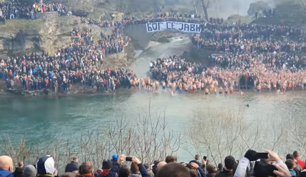 Cela Podgorica sišla na reku Moraču, a onda su na sveti dan zagrmeli žestoko kao jedan! (VIDEO)