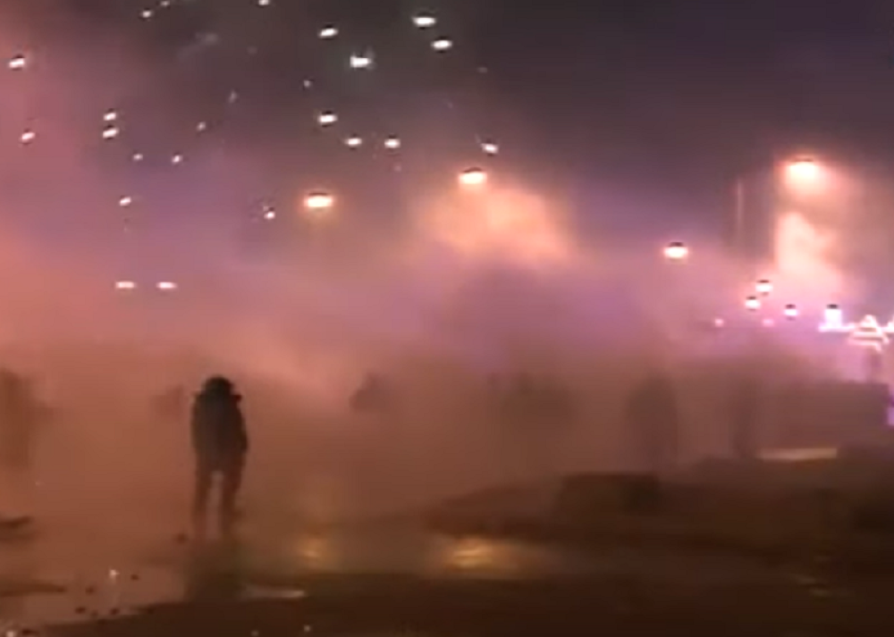 Žestoki sukobi, ima ranjenih! Predsednik šalje vojsku na demonstrante! (VIDEO)