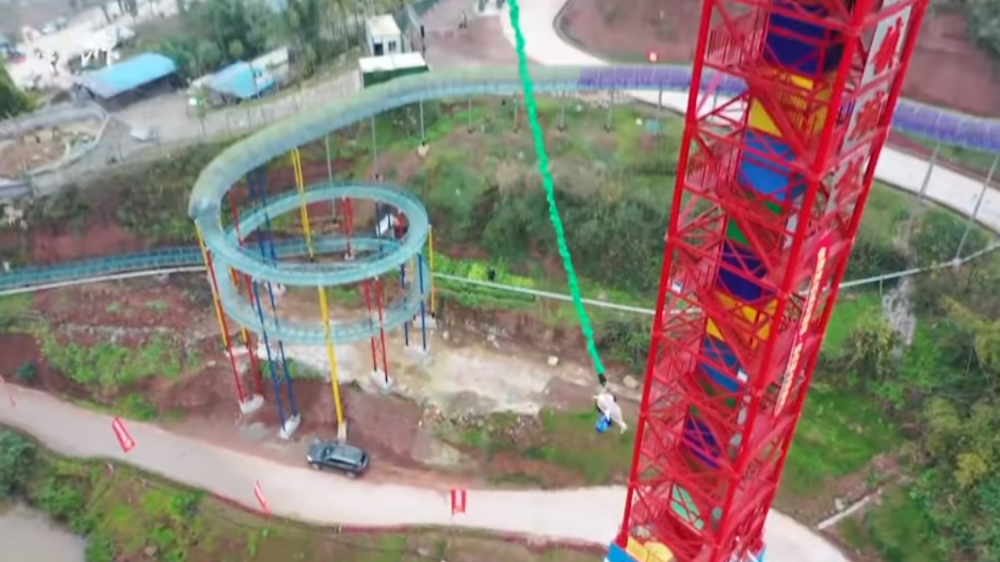 Životinja skičala, publika navijala! Svi su besni zbog nove atrakcije (VIDEO)