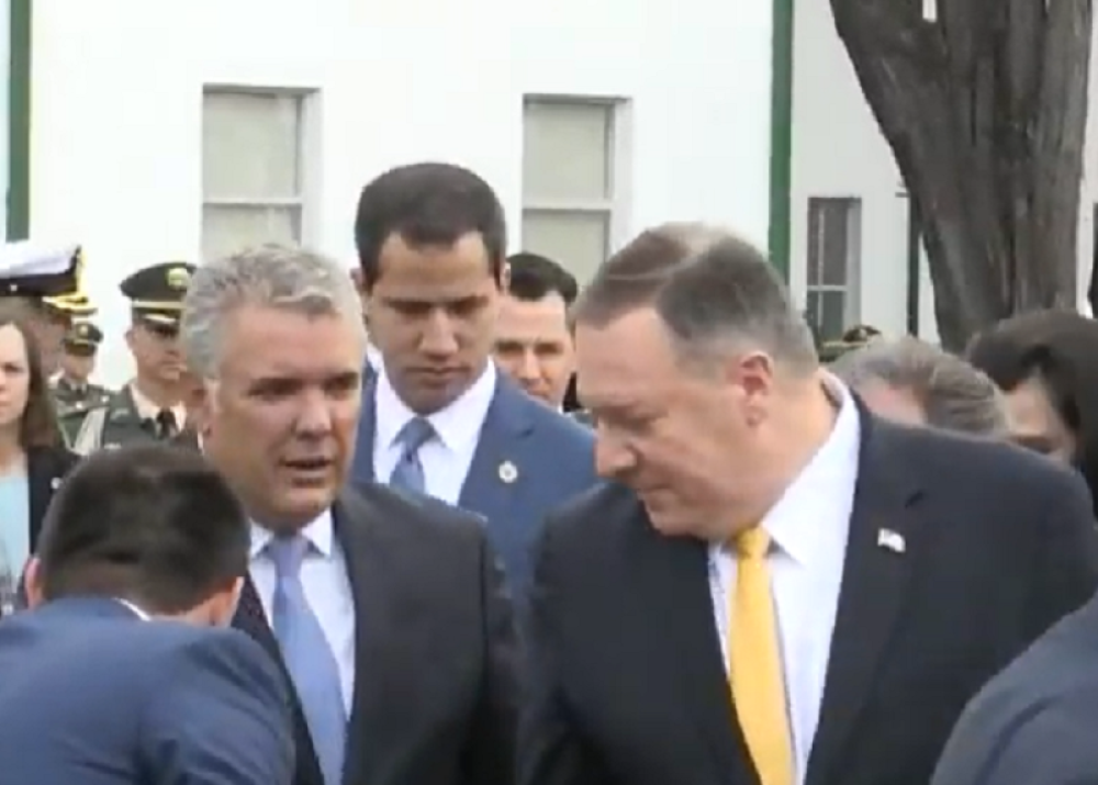 Pompeo se rukovao sa Gvaidom, a onda mu rekao šta je novi plan za Venecuelu! (VIDEO)