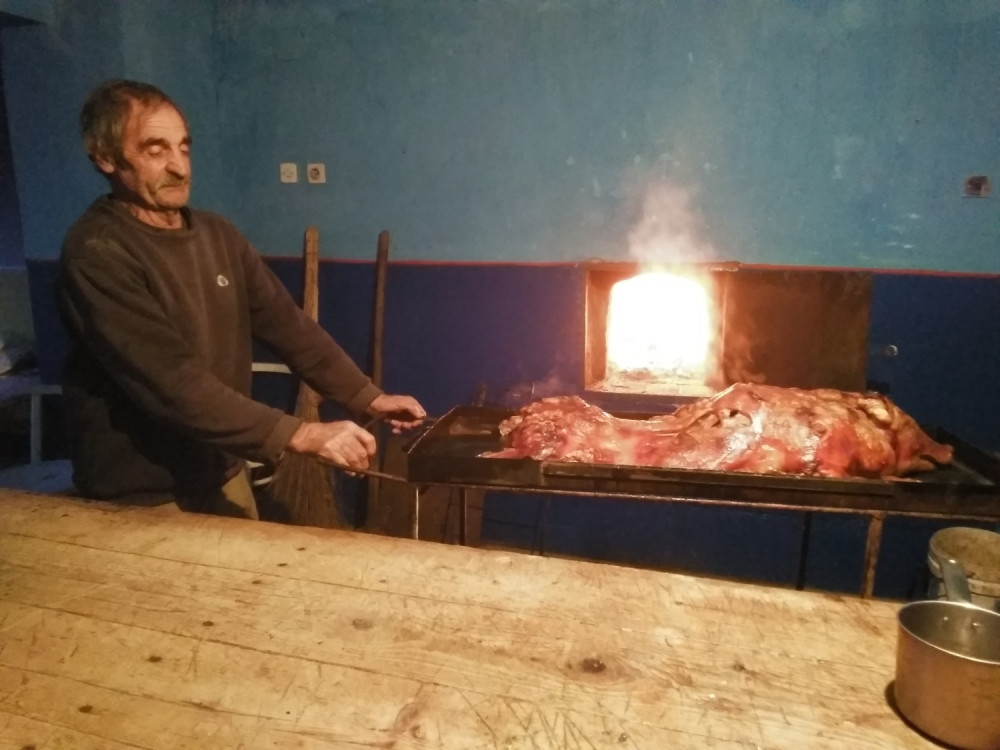 Kreće voda na usta! Kad se podloži furuna, sve se puši na severu Banata (FOTO)