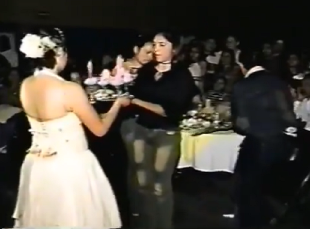 Mlada na sopstvenom venčanju doživela katastrofu, gorela venčanica u plamenu! (VIDEO)