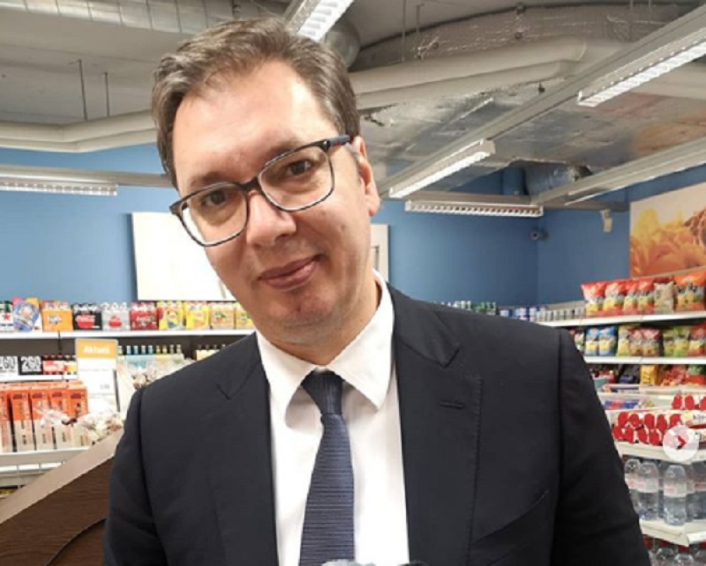 Vučić kupio vuka Vukanu! (FOTO)