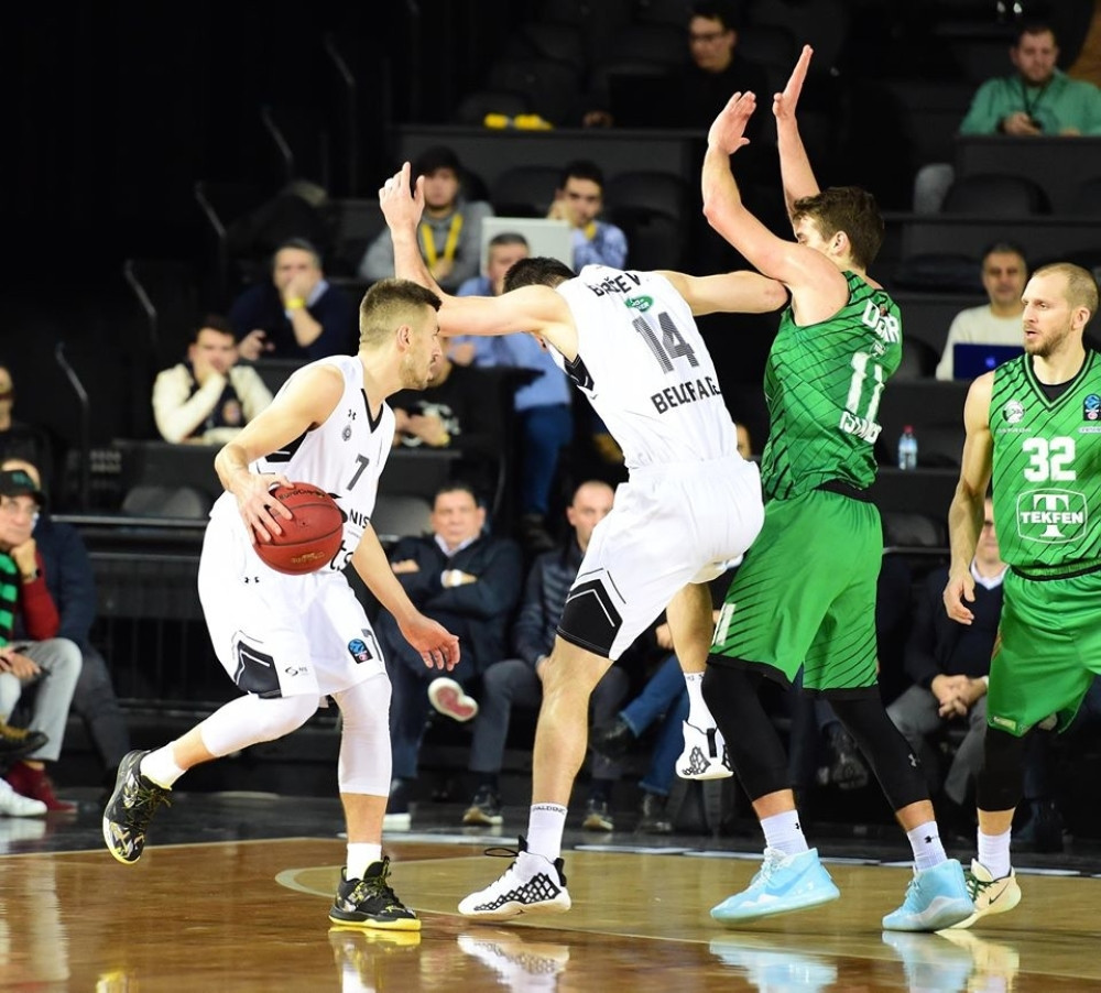 Srpski fudbaler pratio Partizan u Istanbulu iz prvih redova (FOTO/VIDEO)