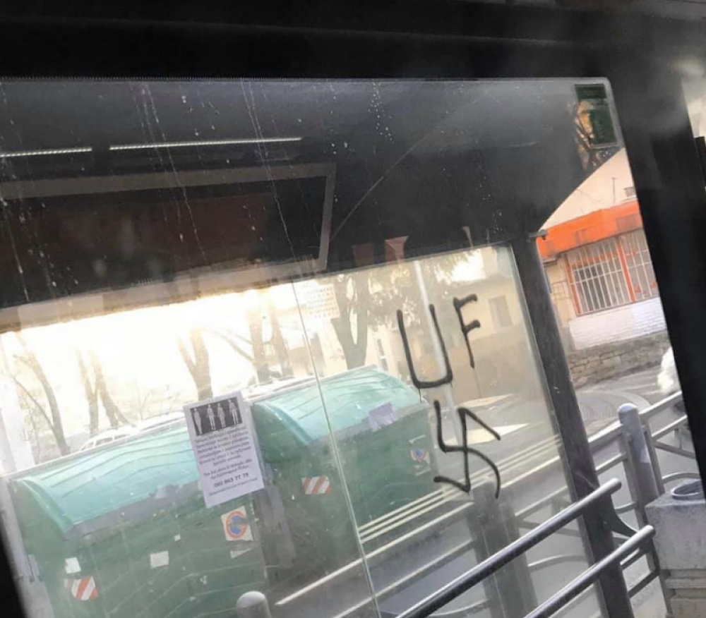 Ološi koji brukaju srpski narod isrctali su nacističke svastike, dao sam nalog da se odmah ova sramota ukloni