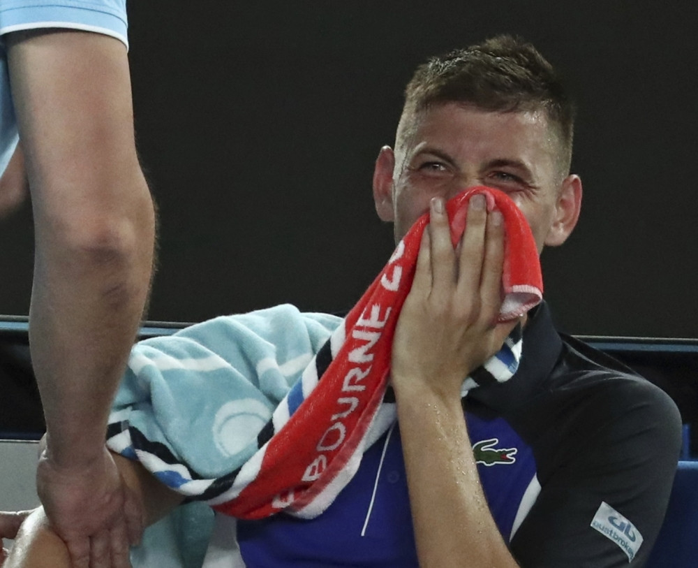 Krajinović u teškim bolovima, ništa mu nije pomoglo! (FOTO)