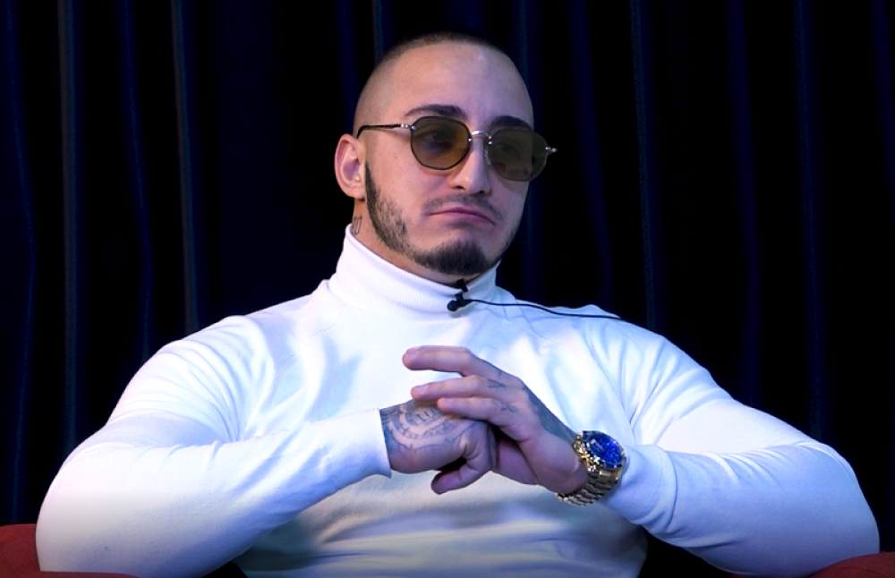 Vuk Mob najavio povlačenje sa scene jer mora na hitnu operaciju: Cela glava će mu biti u zavojima!