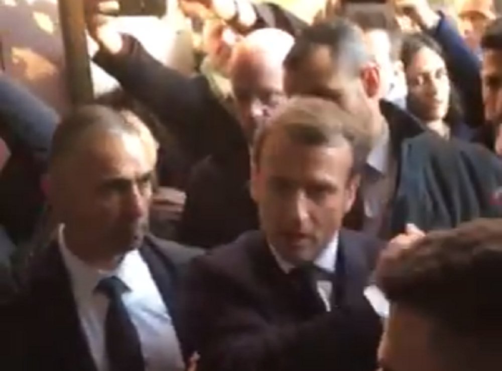 Makron poludeo u Jerusalimu. Izdrao se na Izraelce ispred crkve! (VIDEO)