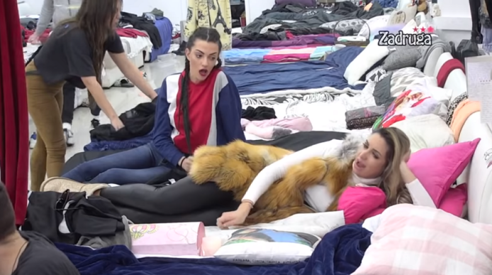 Tara Simov se okomila na Ivu Grgurić zbog Mateje: "Tebe je je*ao svako ko je stigao! Imaju dokazi da si ku*avela i to ćeš ostati!" (VIDEO)