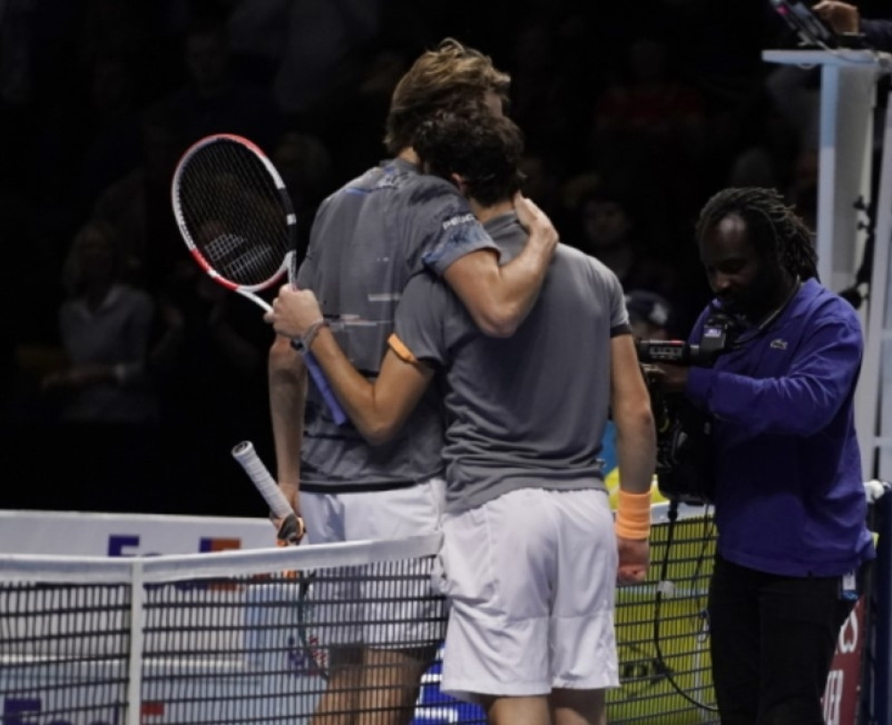 Ljuti Noletovi rivali se poskidali i ušli u kadu, na njihovim očima se vidi strast, zajedno za njihov prvi put! (FOTO)