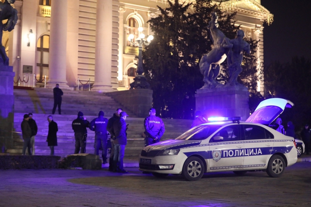 Ubio profesora, pa sebe ispred Skupštine!