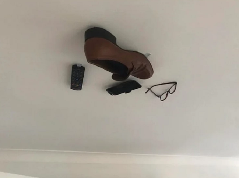 Sin četiri dana lepio očeve stvari za plafon i puštao ga da ih uzalud traži (FOTO)