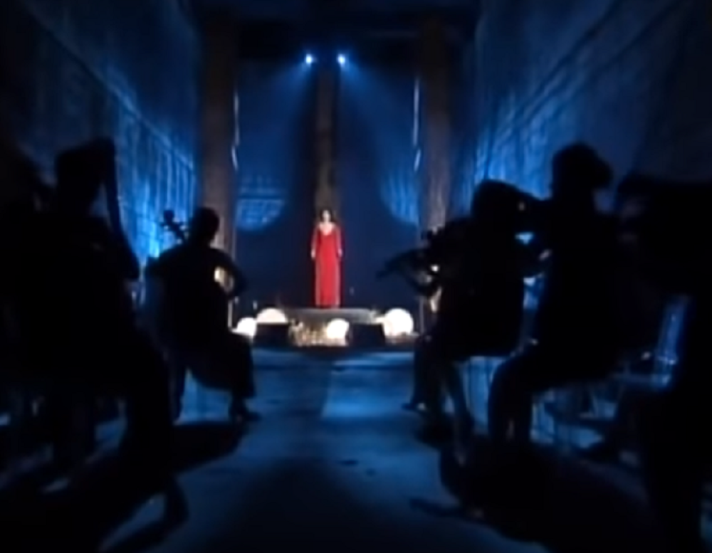 Ona je jedna od najbogatijih pevačica na svetu: 10 godina nije izašla iz svog zamka, porodicu ne viđa i retko ko zna za nju (FOTO/VIDEO)