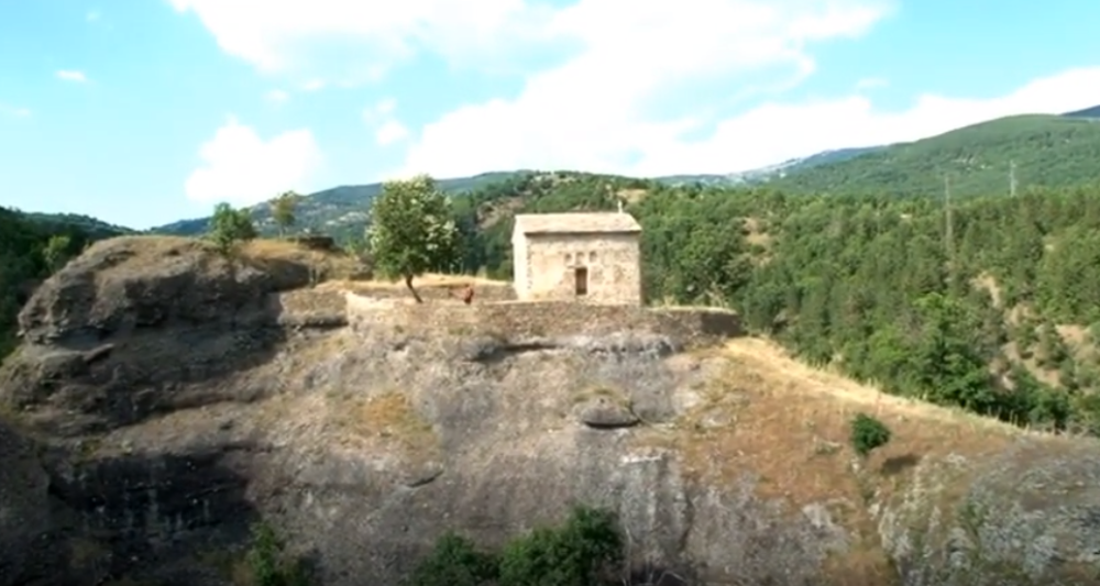 Žene koje nemaju porod dolaze ovde, kada uđu unutra dešava se čudo