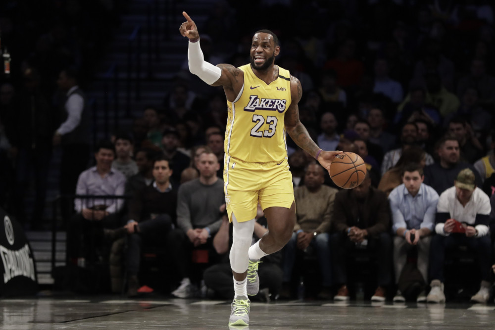 Zavirite u LeBronovu garažu: Ima čak 13 automobila, a najskuplji košta 600.000 dolara! (VIDEO)