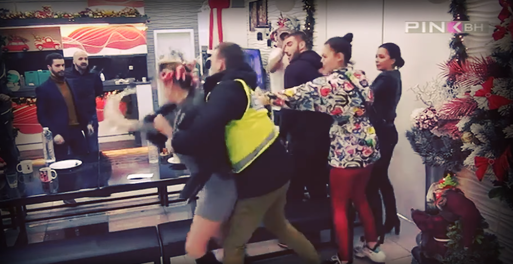 Haos u sekundi! Učesnica Zadruge nasrnula na Boru, obezbeđenje stiglo u poslednji čas (VIDEO)