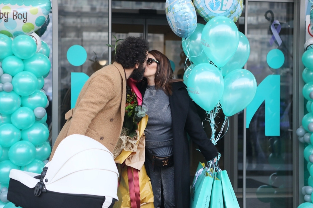 Seka Aleksić napustila porodilište sa sinom Jovanom (FOTO + VIDEO)