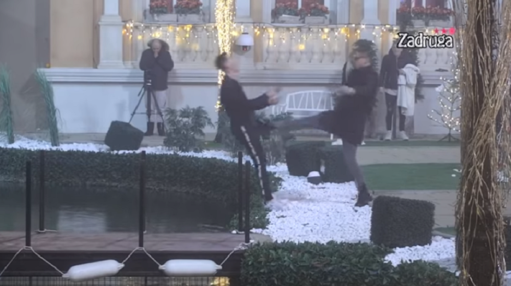 David gurnuo zadrugara u ledeno jezero: Mateja zapomagao, svi potrčali da ga izvuku (VIDEO)