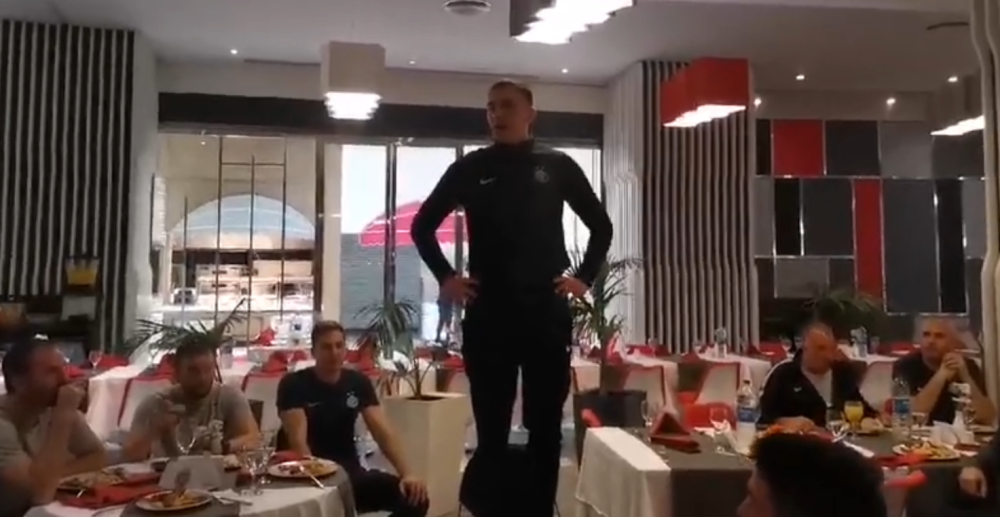 Ovim megahitom Bojan Matić zabavio nove saigrače i ispunio izazov! Evo šta je usledilo posle (VIDEO)