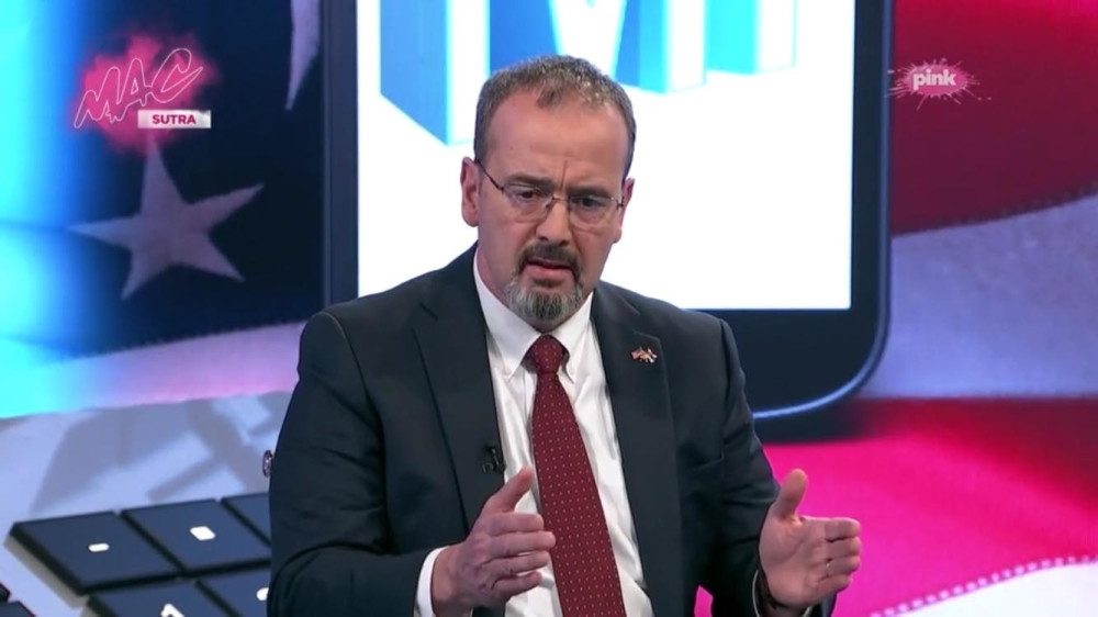 Moja supruga je odlična kuvarica, ali se žali što puno jedem! Omiljeno jelo mi je ono koje sam upravo pojeo!