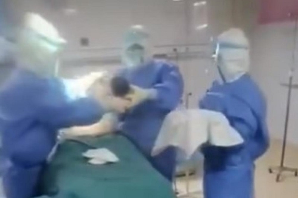 Prisustvovao porođaju svoje supruge, pa saznao strašnu istinu o njihovom braku!