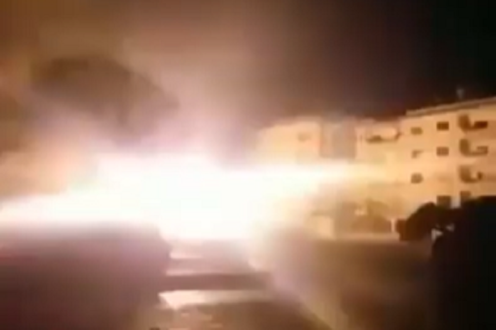 Topovi, kaćuše, minobacači, lanseri raketa rešetaju noćno nebo, avioni tuku! (VIDEO)