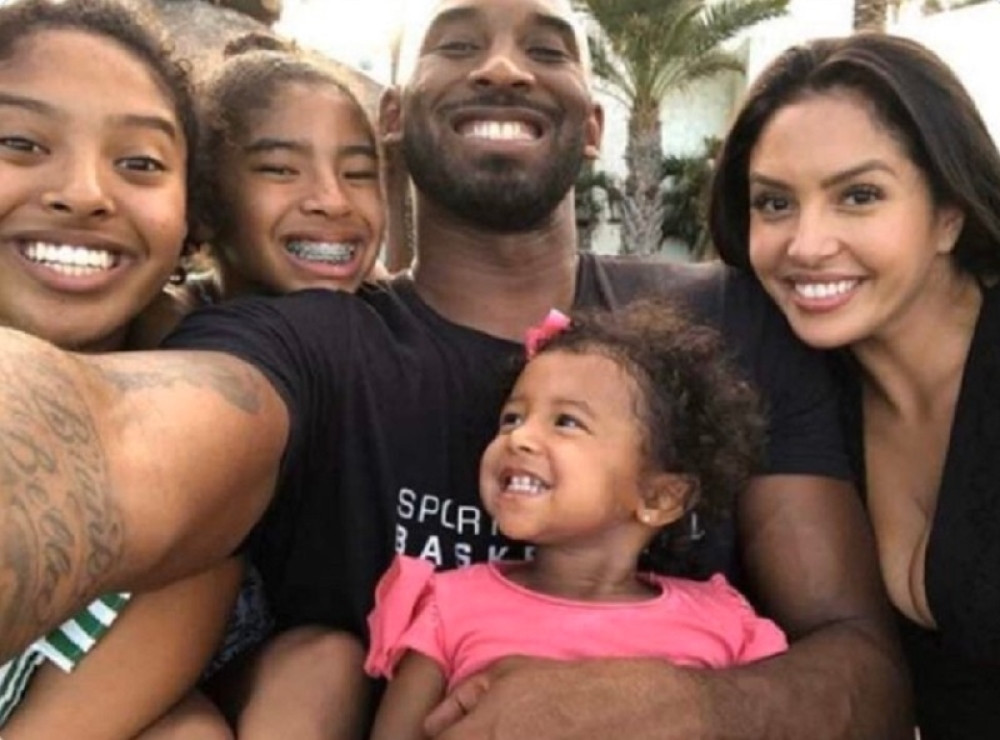 Ženi poginulog Kobija Brajanta sada je najteže, ostala je bez supruga i ćerke, sa troje dece neutešna, a volela ga je 20 godina