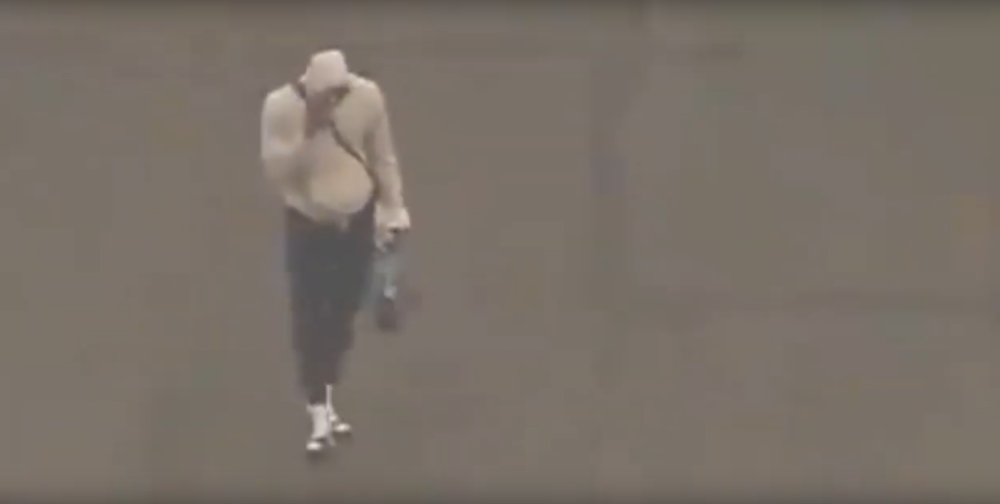 Lebron Džejms skrhan od bola izlazi iz aviona, ovo će rastopiti i najtvrđa srca (VIDEO)