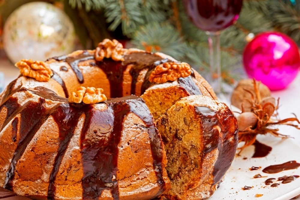 Kuglof sa orašastim plodovima i suvim voćem bez jaja