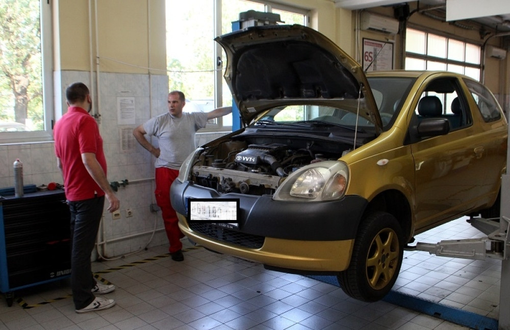 Srbin automehaničar popravio auto Hrvatu, a onda ga ovaj upita koliko će to koštati…