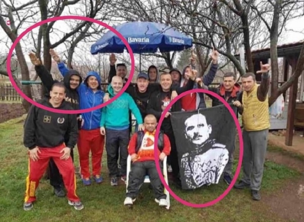 Ljubitelji Mila Đukanovića dan sećanja na žrtve Aušvica obeležili pozdravom SEIG HEIL