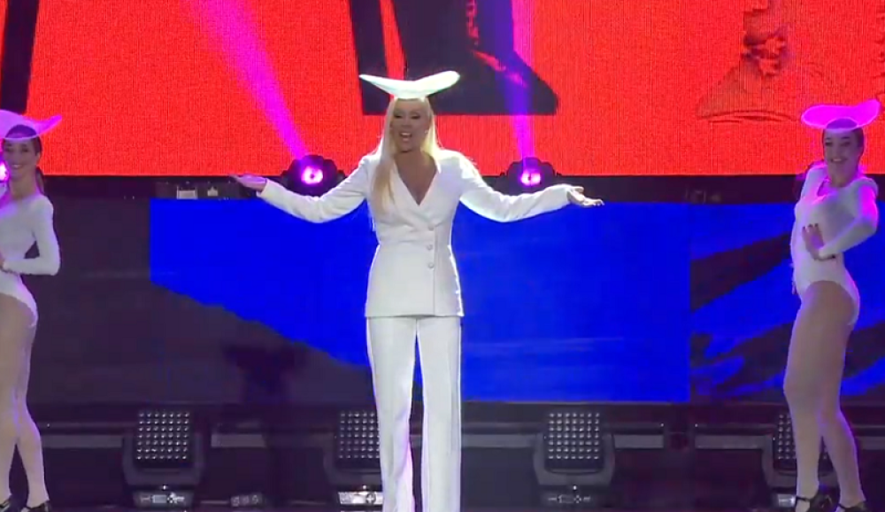 Gorelo je na bini i iza nje: Dok je folk diva imala svoj nastup izbio požar! Evo šta se dogodilo! (FOTO)