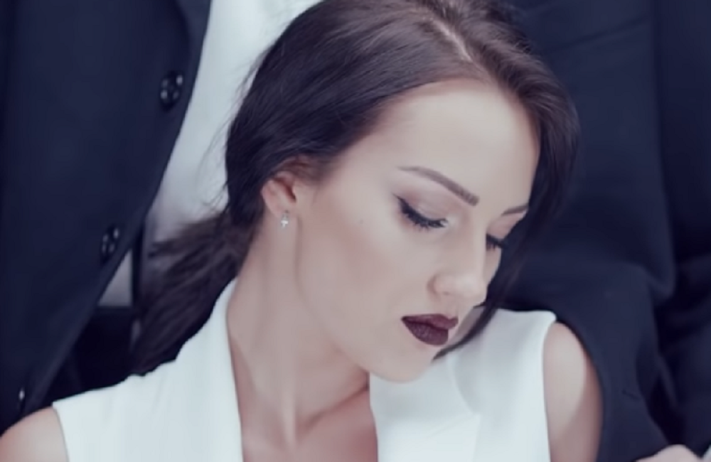 Vrela scena Aleksandre Prijović sa glumcem!? Filipova reakcija govori sve! (FOTO)