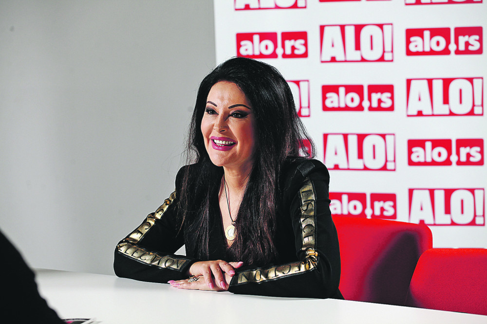 Dragana Mirković pokazala iznenađenje suprugu za rođendan, ovakvu tortu mogla je samo ona da osmisli (FOTO)