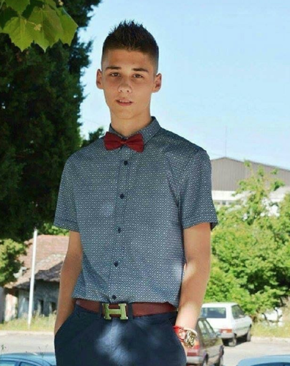 Pokazao tri prsta, a oni ubili Boga u njemu (FOTO)