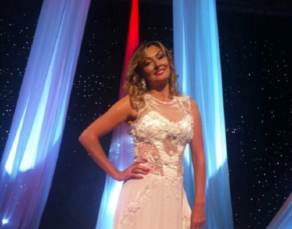 Sneki se udaje po drugi put!? Nakon razvoda od biznismena pevačica opet u venčanici!